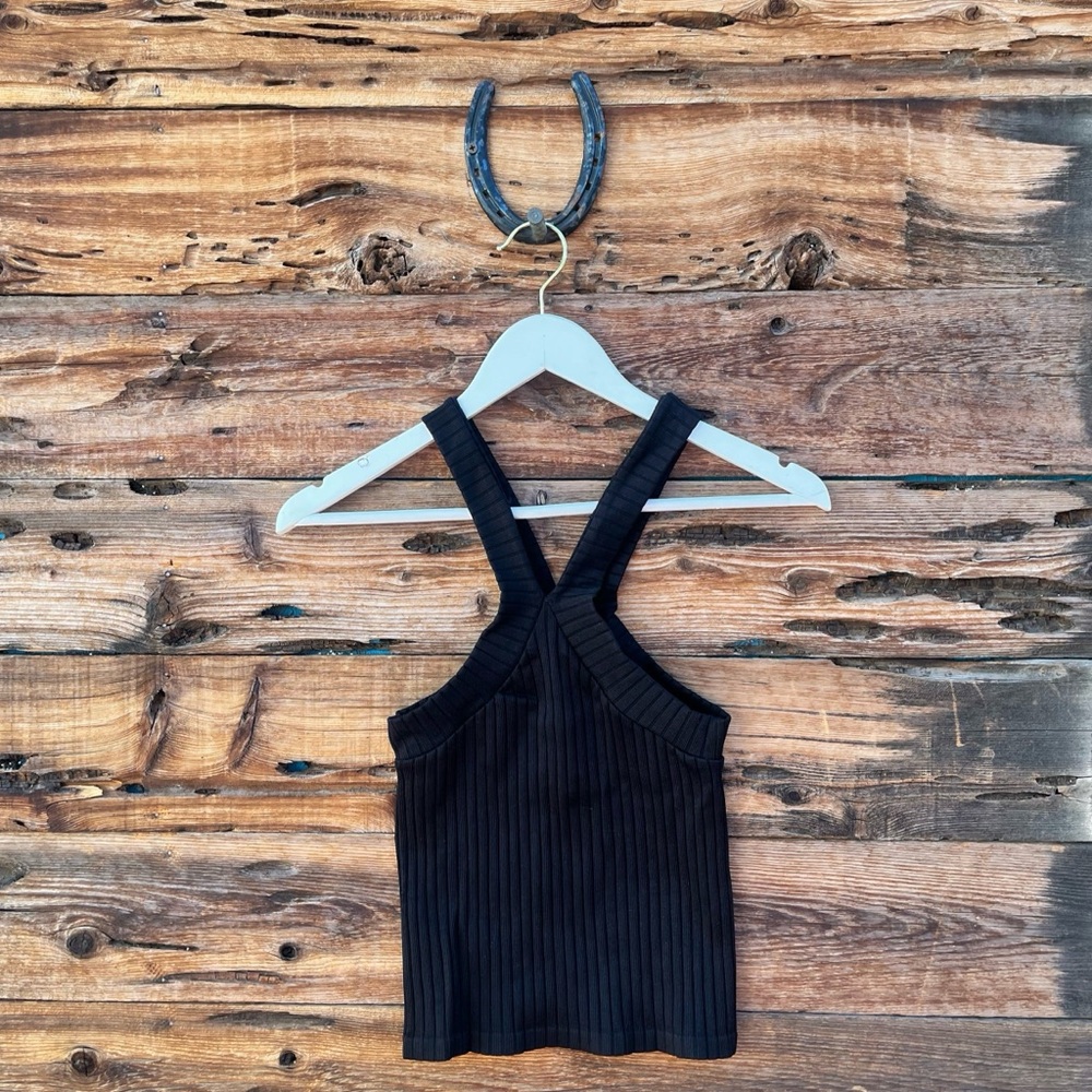 DYNAMIC | One Size Ribbed Black Halter Crop Top